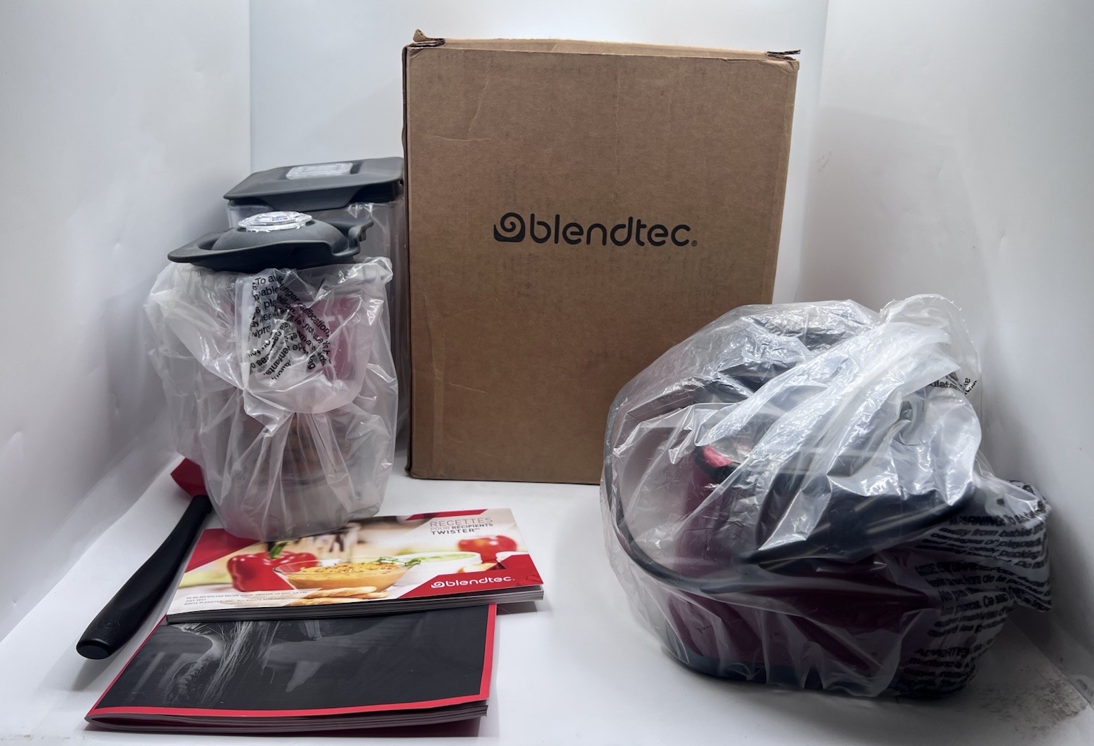 Blendtec CTB1 Designer 650 Professional-Grade Blender W/Mini Pitcher Complete