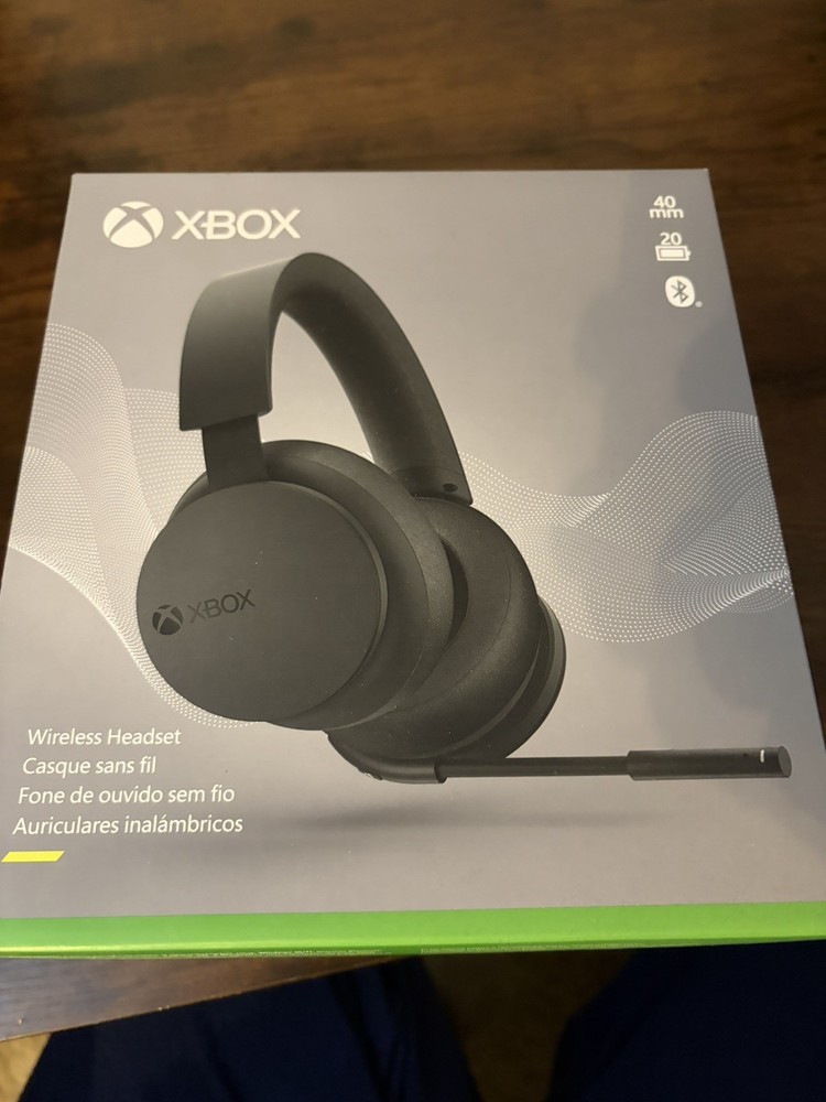 Xbox Wireless Headset Pre-owned with box