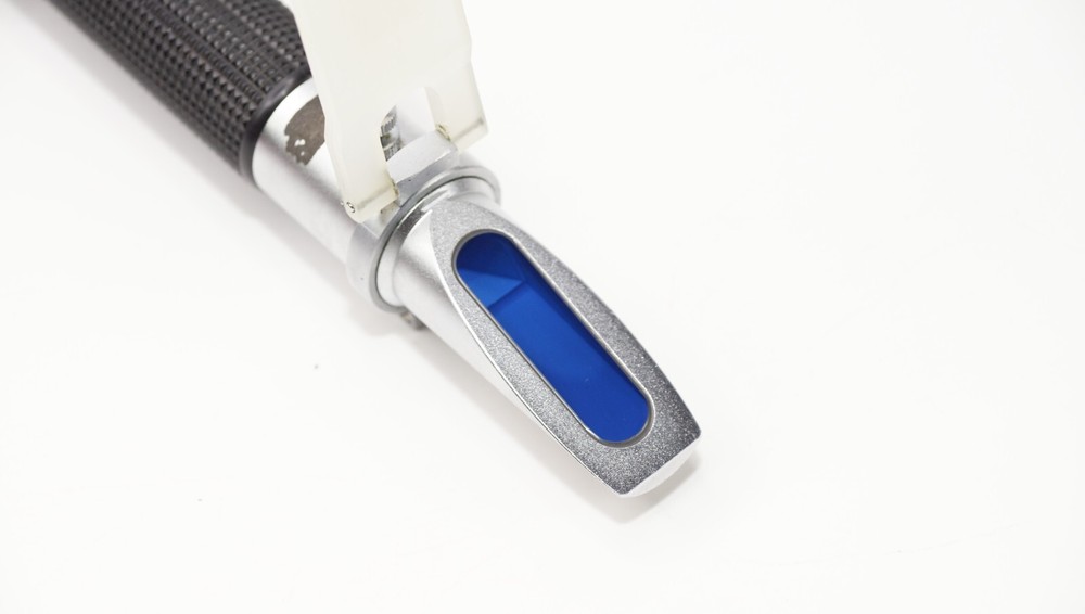 Cincinnati Milacron Hand Refractometer w/ Case