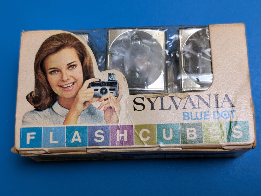 Vintage Sylvania Blue Dot Flash Cubes Camera Flashbulbs