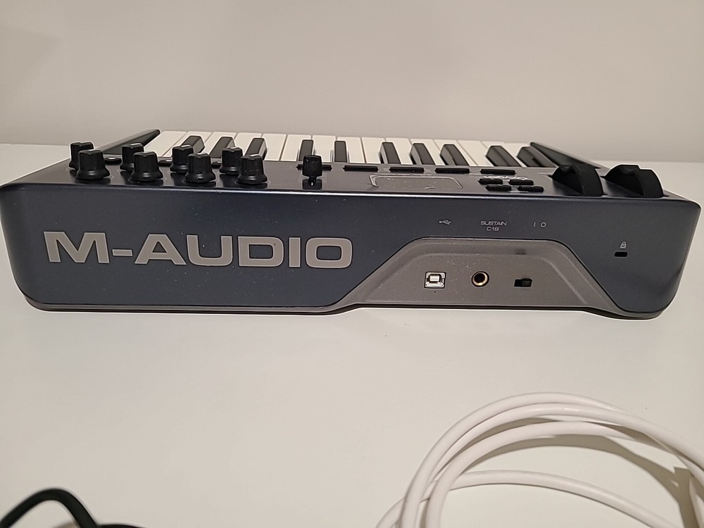 M-Audio Oxygen 25 3rd Gen 25-Key Keyboard Controller. A24