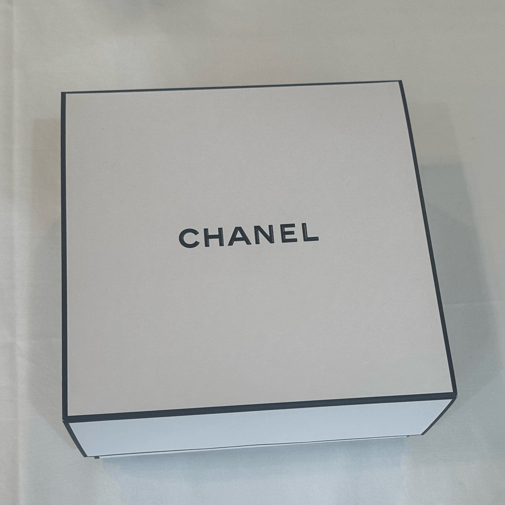 CC Elegant White Box with Black Edges