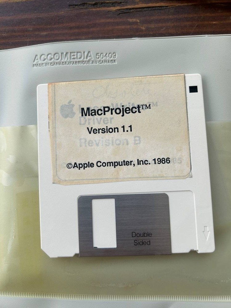 Original Apple internal Macintosh software update floppy disks & docs 1986