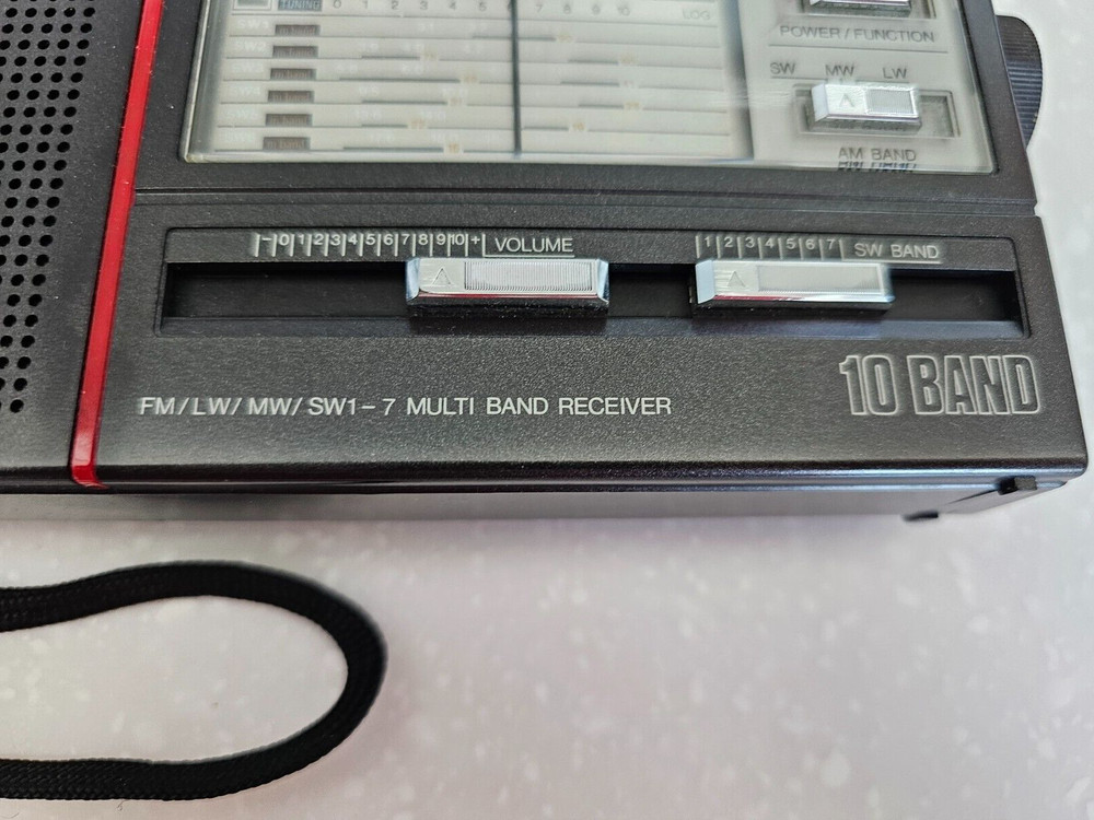 Radio Silver XF2400