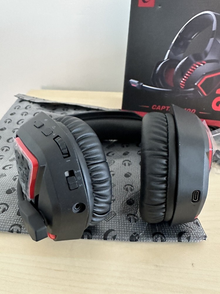 Captain 100 wireless gaming headset with microphone
