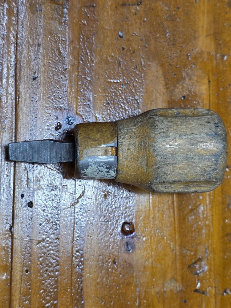Vintage Irwin Stubby Wood Handle Slotted Screwdriver