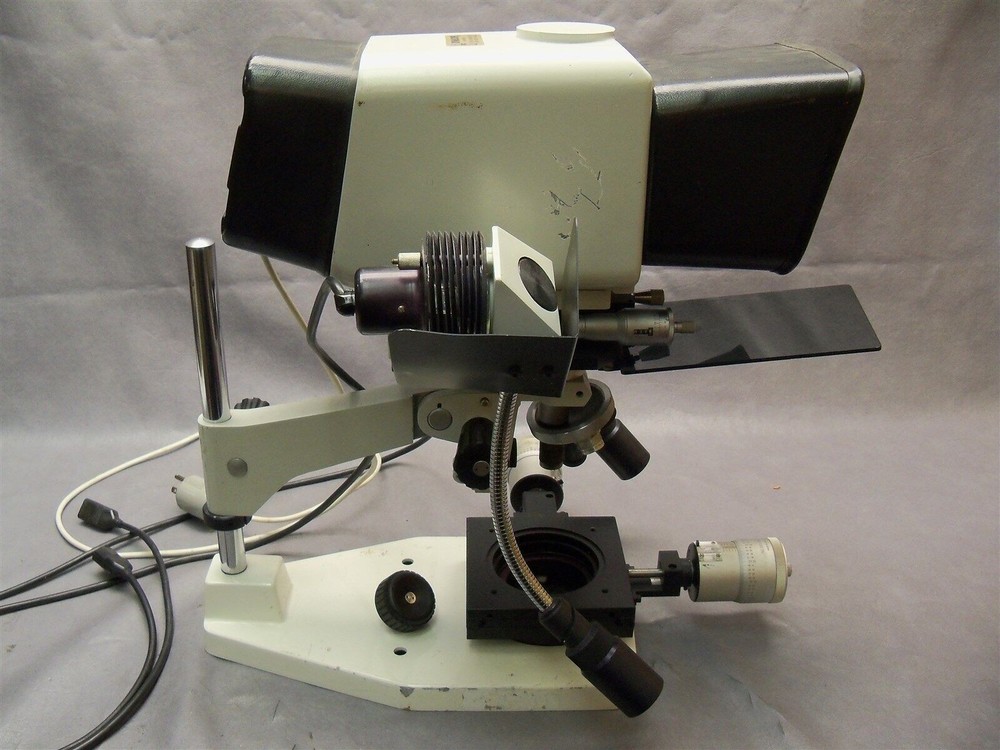 Dynascope 4950 Microscope 110V 60HZ - Missing Main Light Source