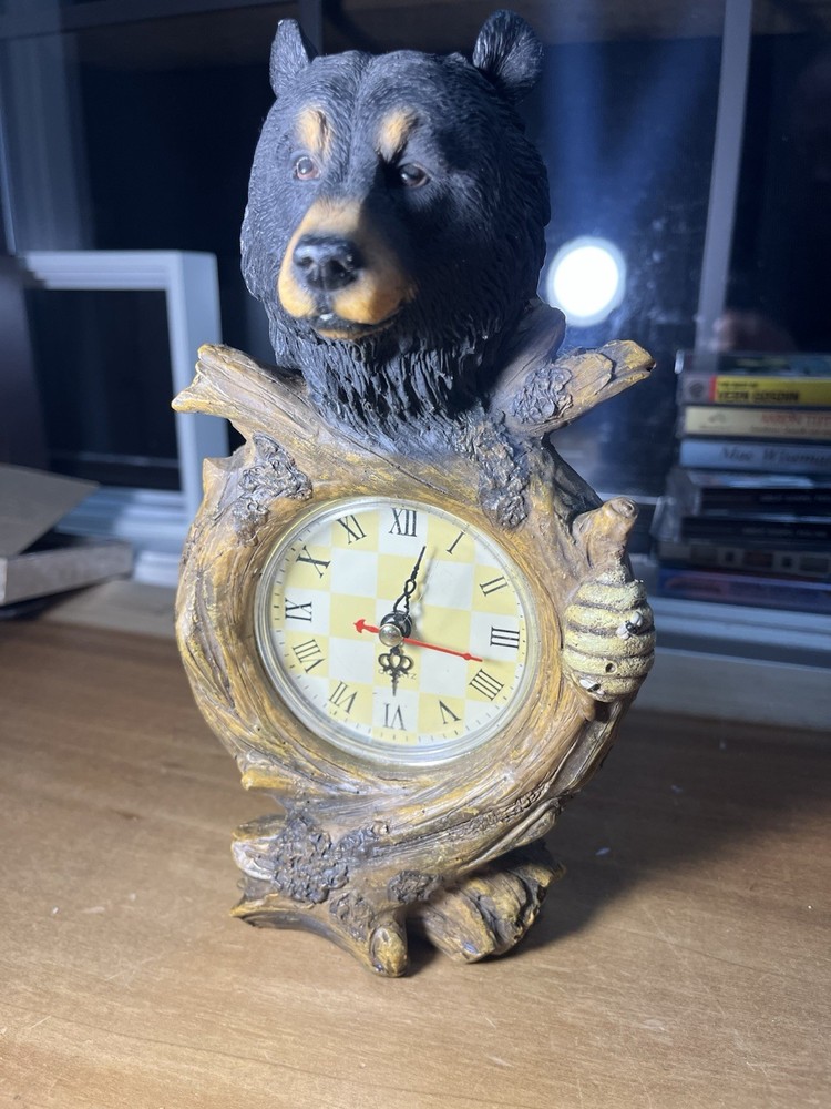 Black Bear  Battery Operated  Clock (Ŵorks) 9.5"high