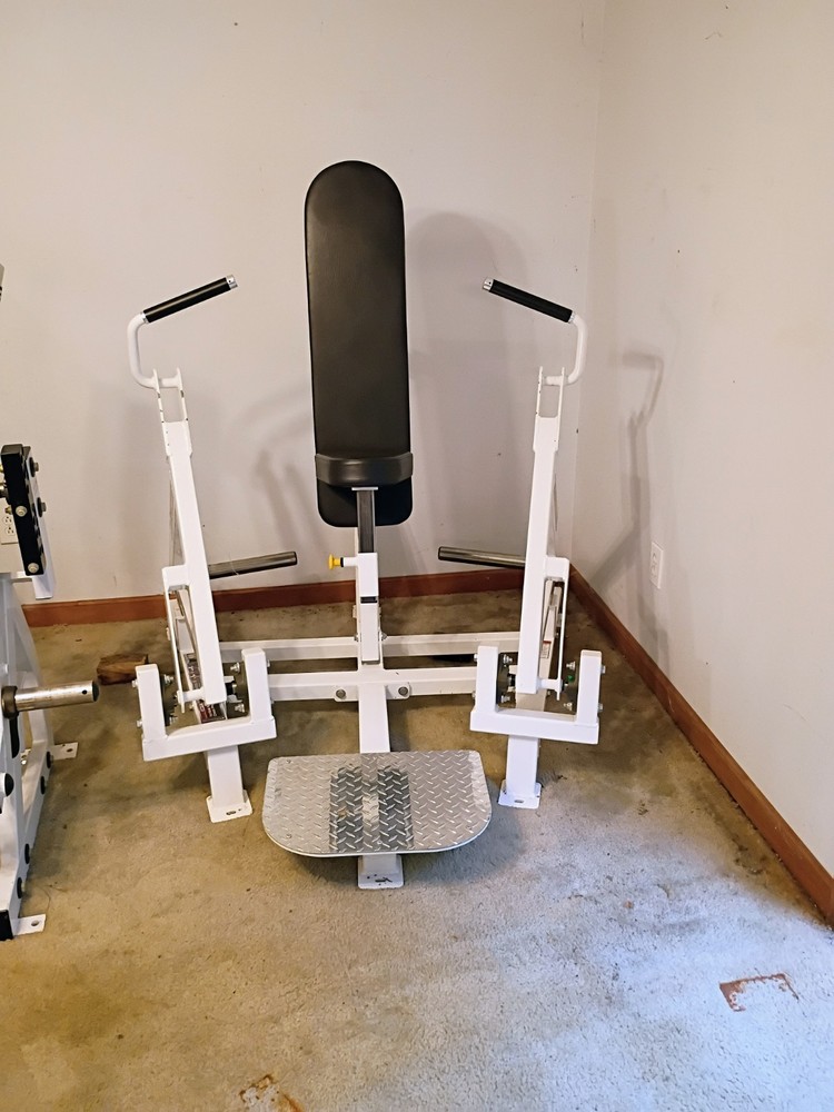Legend Chest Press