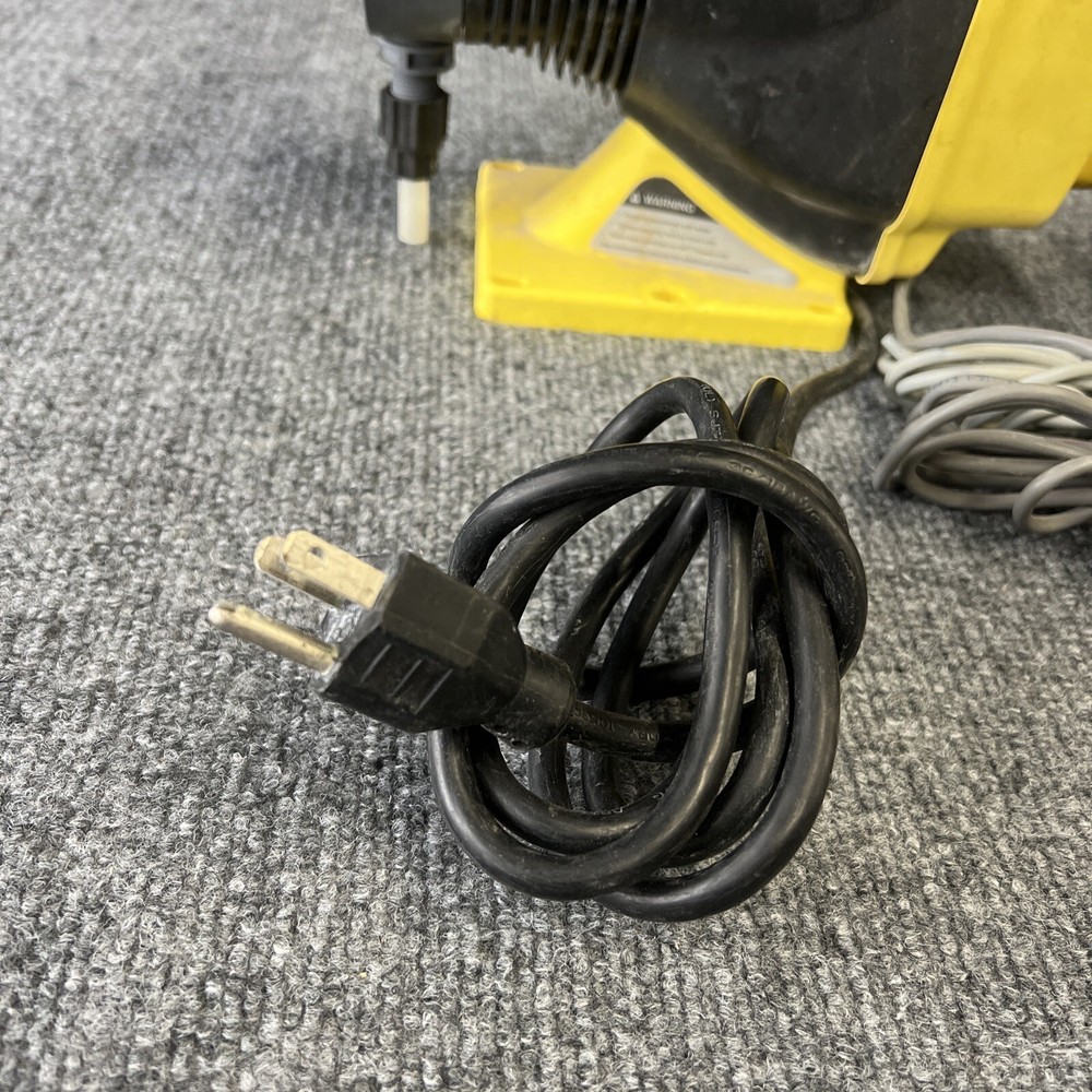 LMI Milton Roy AA751 120Vac Metering Pump W/Attached Programmable Divider Used