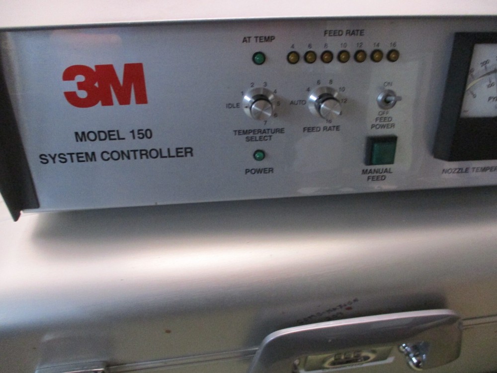 3M model 100 hot melt end effector actuated applicator 150 controller [2*L-32]