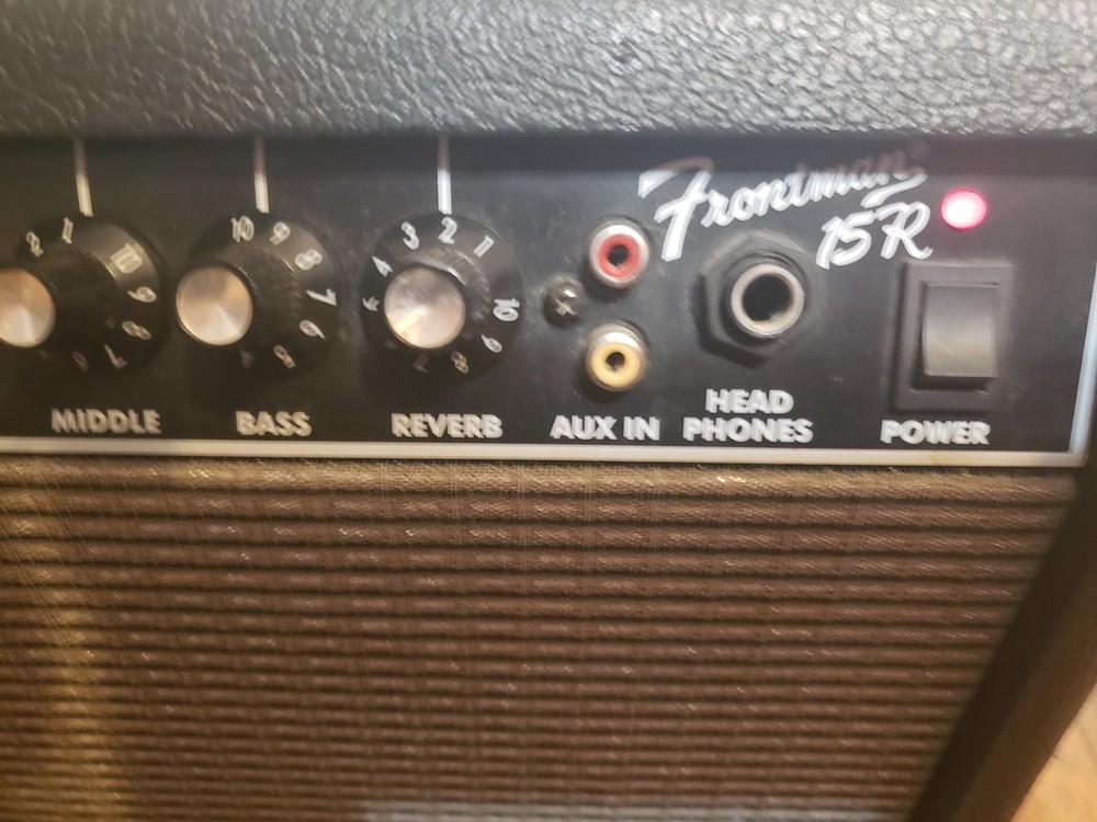 Fender Frontman 15R Amplifier Type PR 495