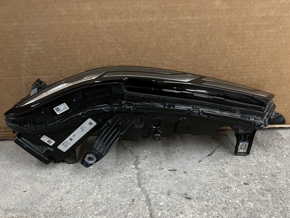 2023 BMW X7 LT upper lamp