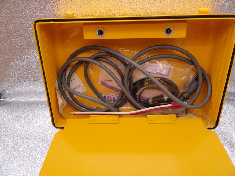 NDT instruments inc. Nova 200MA Thickness gage MXU-714/E
