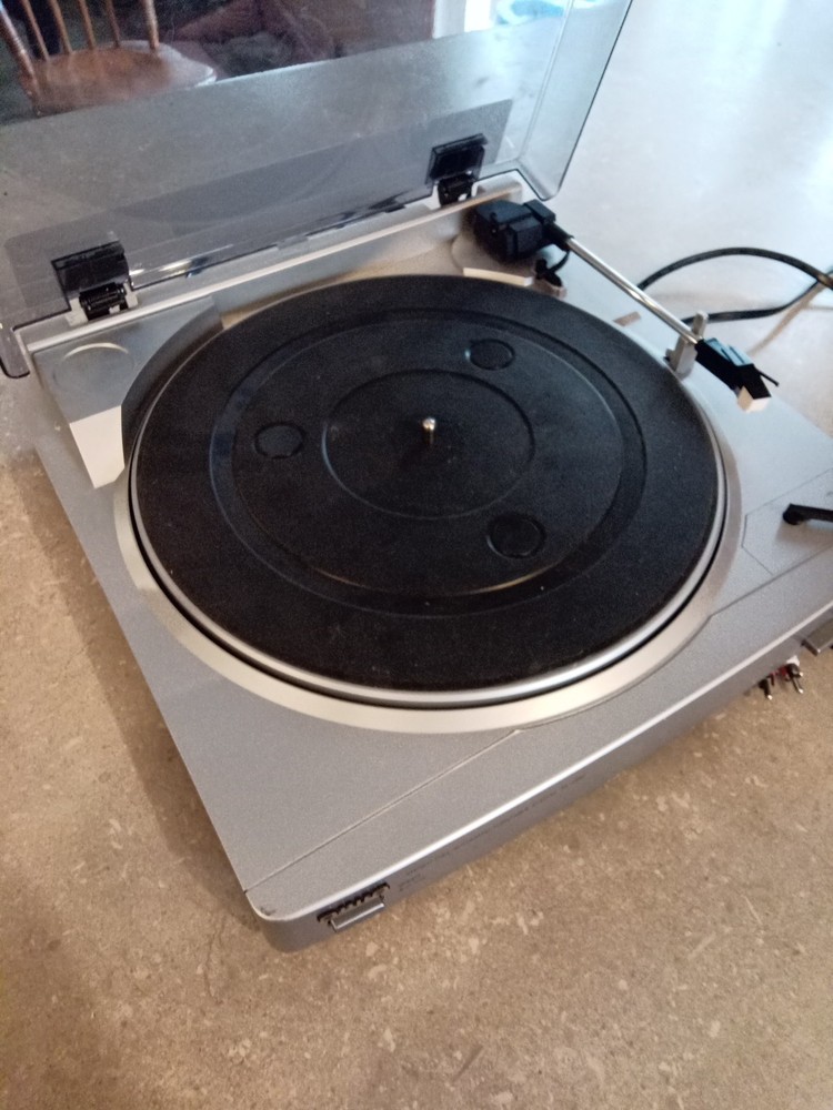 Aiwa Stereo Turntable System model PX-E860U