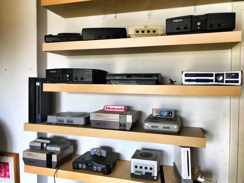 Universal game console stand display