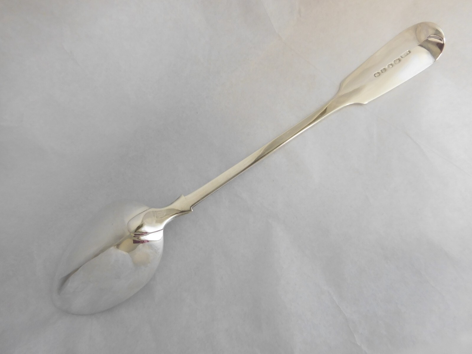 LONDON 1843 STERLING SILVER FIDDLE PLATTER SPOON SPEAR & MAILED ARM CREST 11 7/8