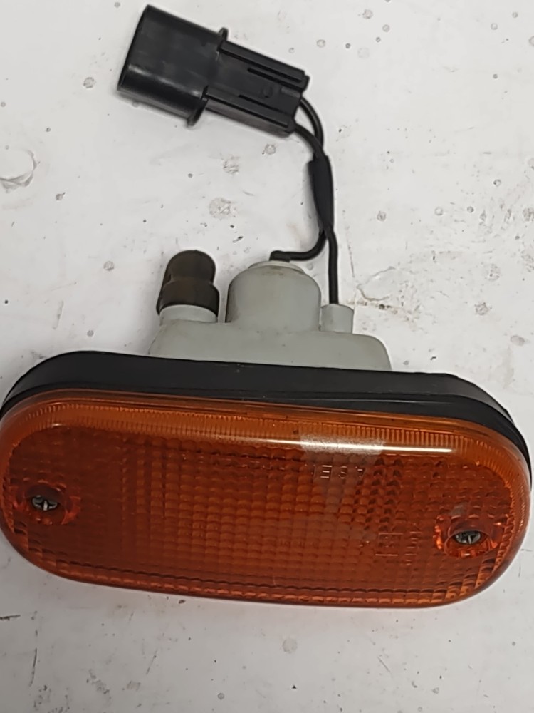 Mitsubishi Side Lamp Assembly MC147346