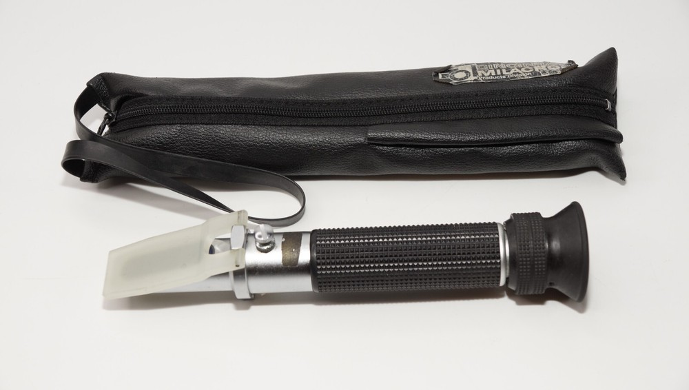 Cincinnati Milacron Hand Refractometer w/ Case