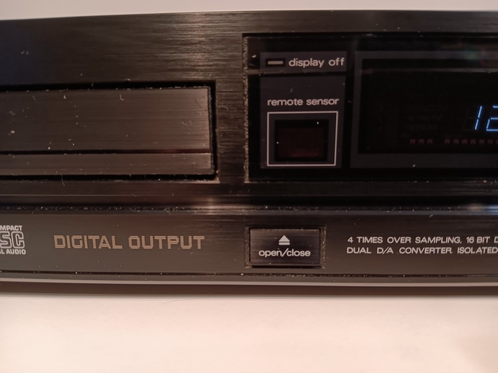 Luxman DZ-111 CD Player (With Remote) Tested