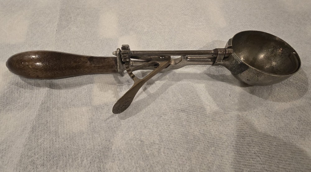2 Vintage Ice Cream Scoops both working