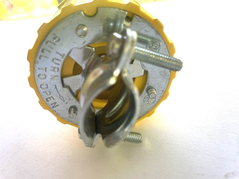 General Electric GL7311 Dyna-Mate Locking Type 3-Wire Plug 20A 125/250V