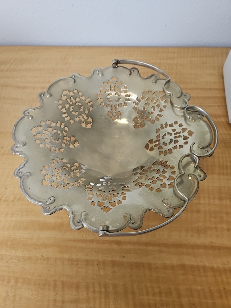 International Silver Co. Lovelace Pedestal Footed Dish w/Hinged Handle INDIA 11"