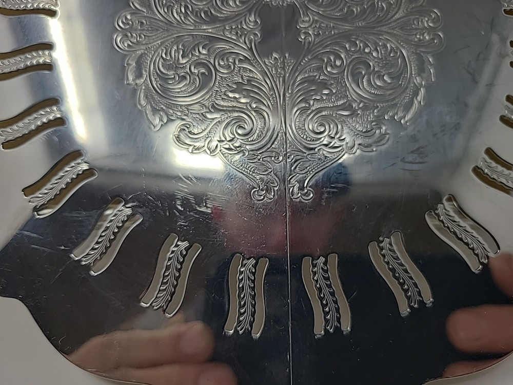 Hollowware By Oneida Silversmiths 8 1/2" Pierced Expansian Trivet