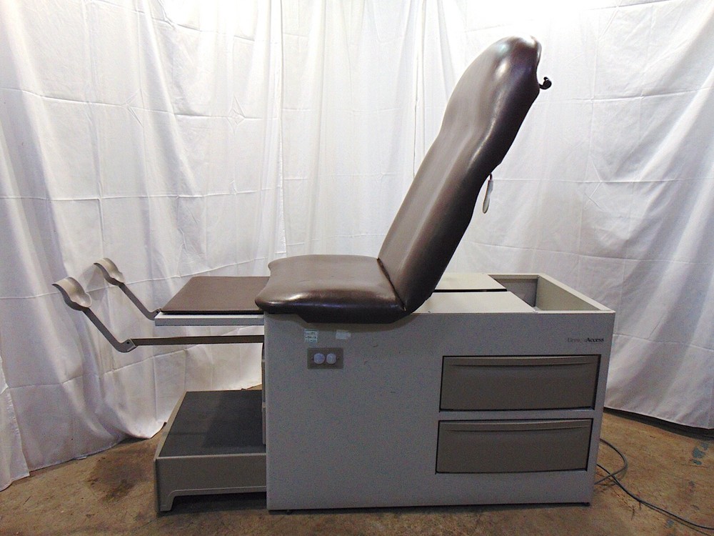 Brewer 5001-15 Exam Table - S7428
