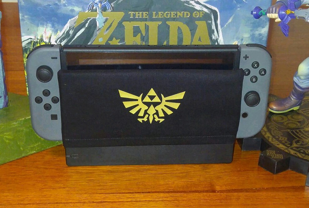 Hylian Crest Zelda Gold Nintendo Switch Dock Sock Cover Screen Protector