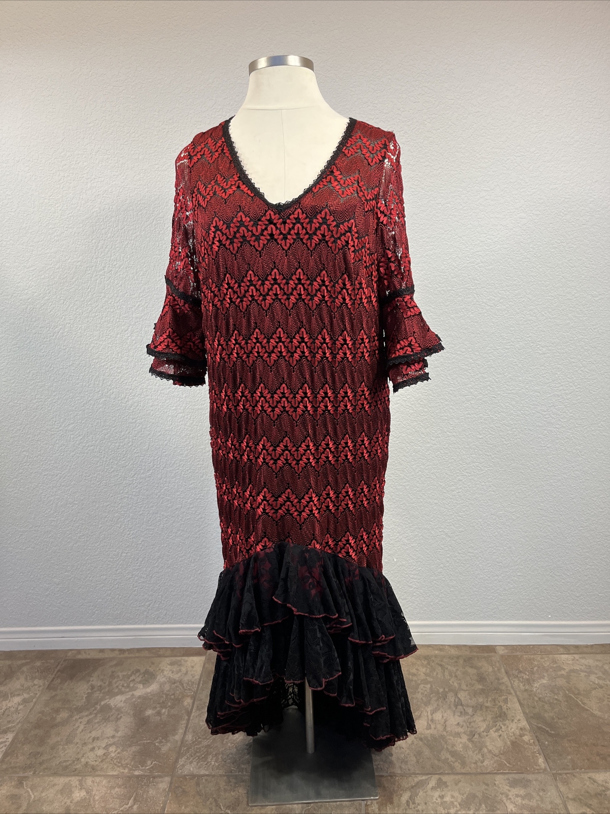 54” Red Flamenco Dress Costume Carmen opera Size 22 Red Black Lace Spanish Dance
