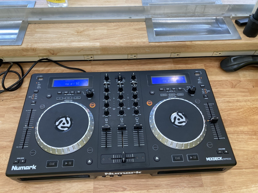 Numark Mixdeck Express Double Deck DJ Controller Built-in Mixer USB Effects