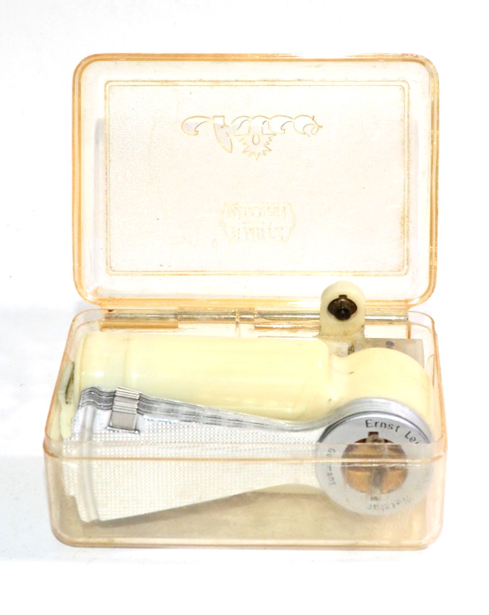 LEITZ CHICO Flashgun Camera Flash in Case. GERMANY