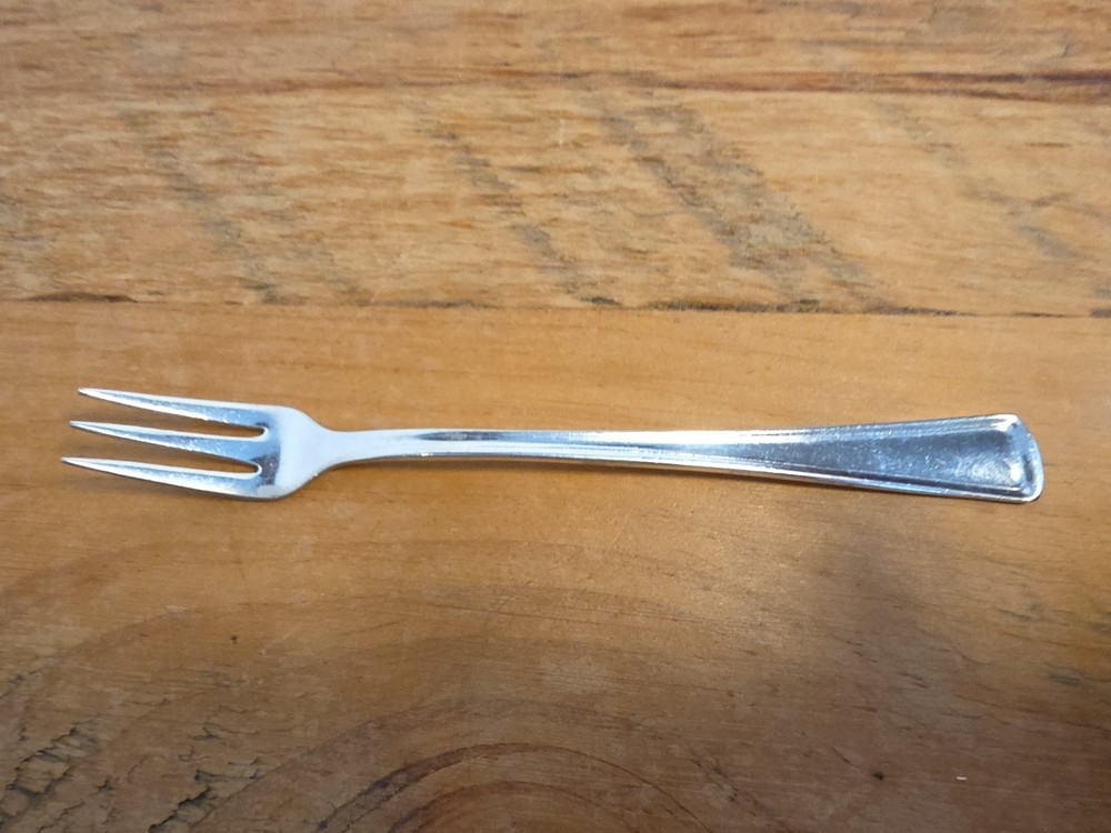 6 IS Gramercy Pattern Silverplate Cocktail Forks VICTORS. CO. AI