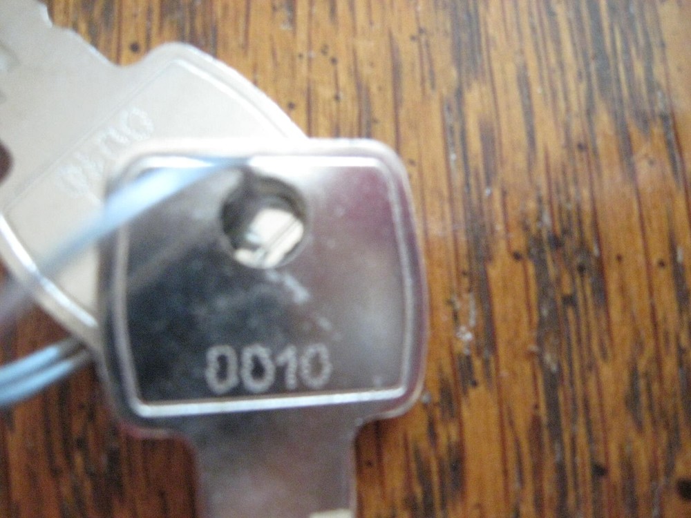 (2) 0010 Keys rollback truck tool box