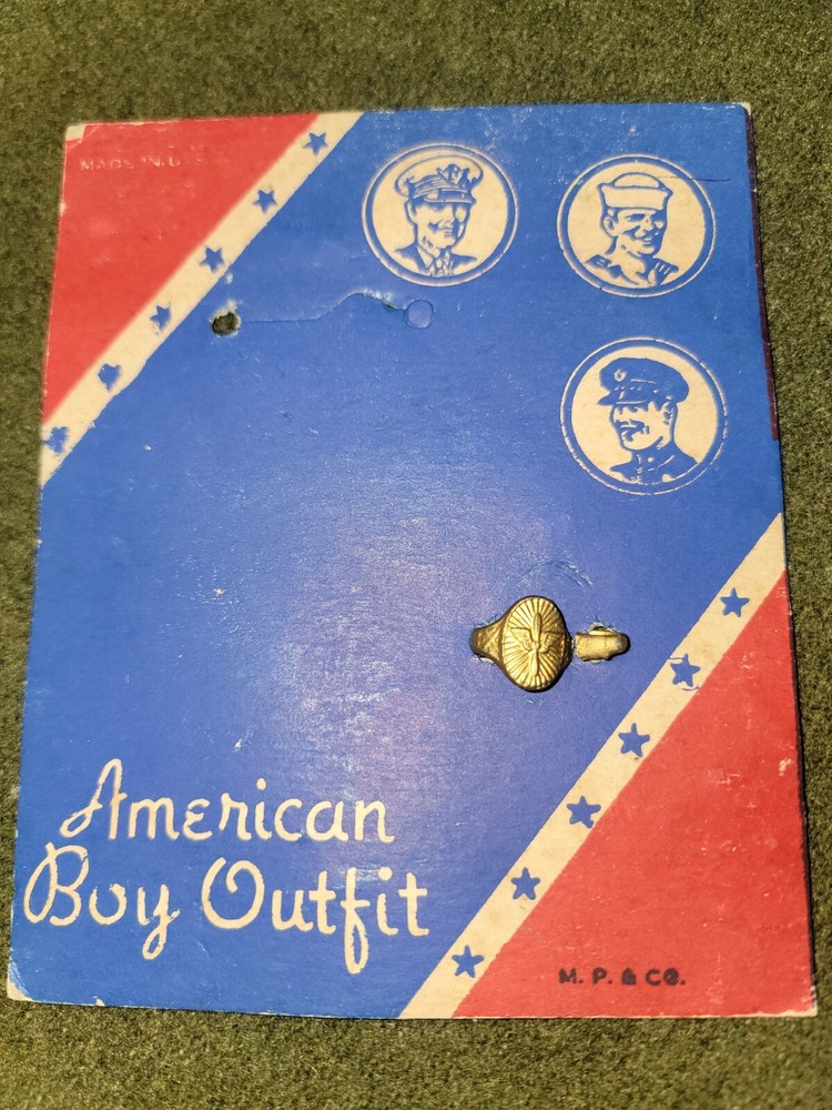 WWII Homefront Display Cardboard with One Piece Present