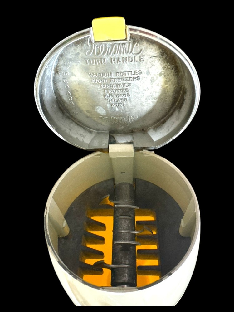 Dazey Retro Ice Crusher Yellow Rocket Iceramic 1950’s