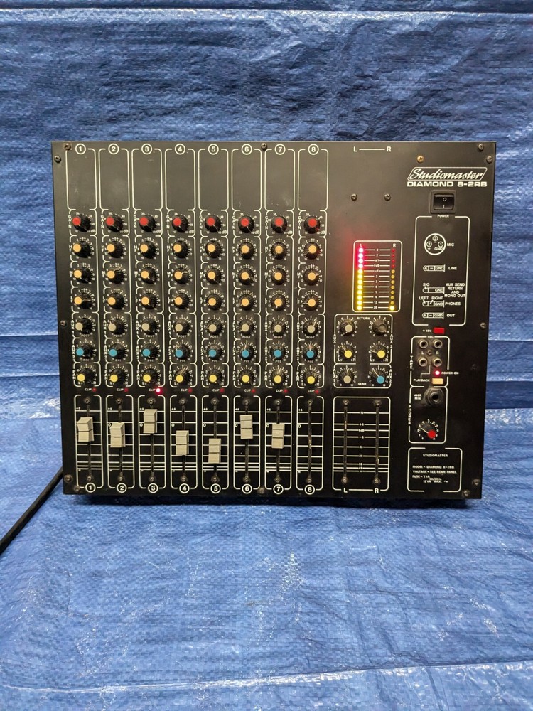 STUDIOMASTER DIAMOND 8-2RB MIXER