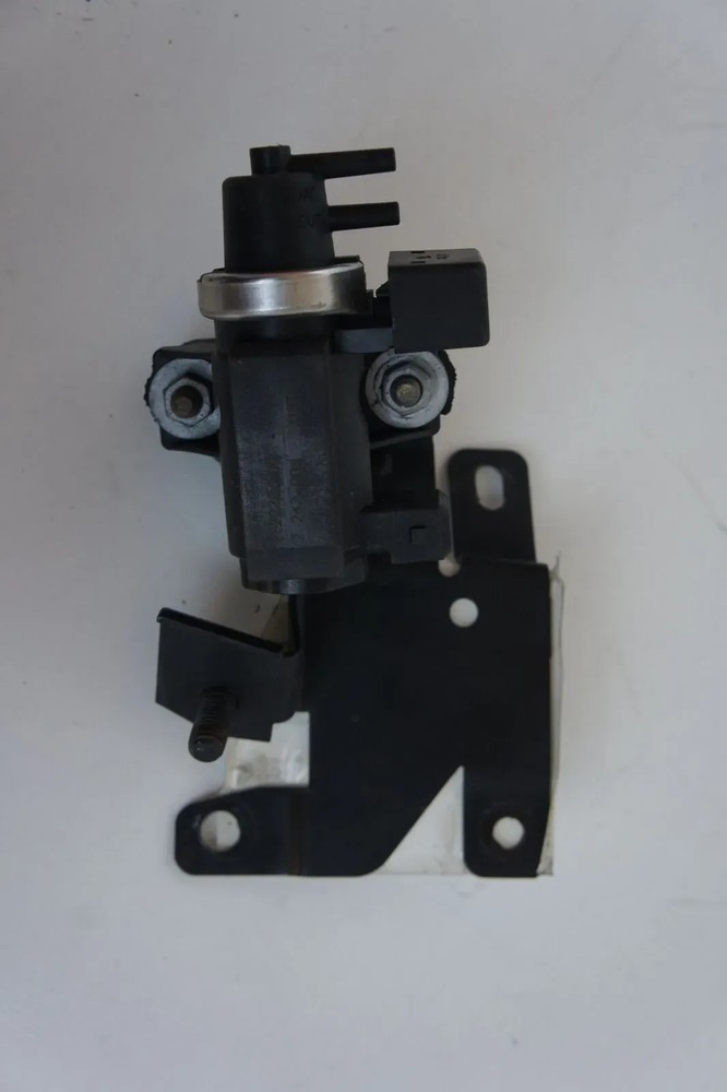 Genuine BMW E87 E46 E90 E91 E92 E93 E39 E60 Pressure Converter 11747796634