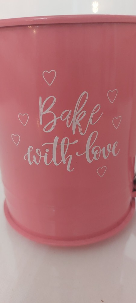Pink Sifter THE BAKESHOP