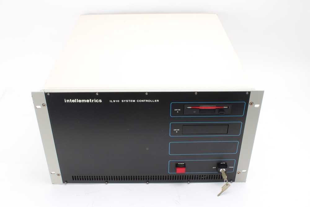 Intellemetrics IL910 / IL900 System Controller With 9x Card Modules and 2x Keys