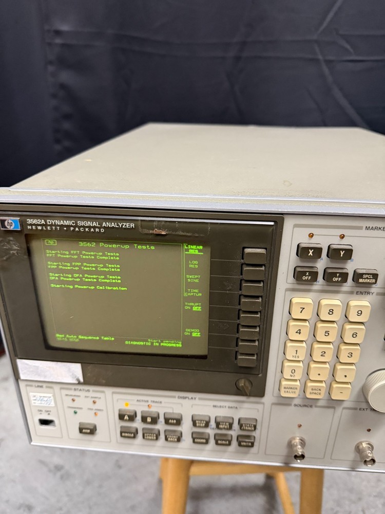HP 3562A Dynamic Signal Analyzer Powers On Passes Self Tests See Notes