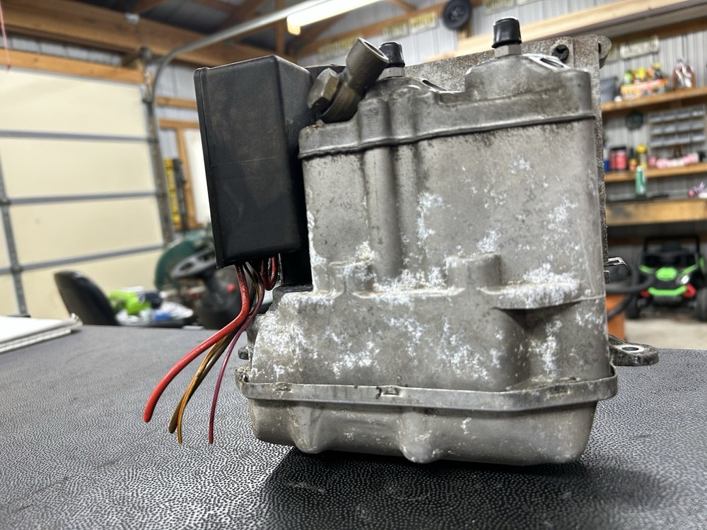 1999 BMW R1100RT ABS control module pump assembly Good condition!