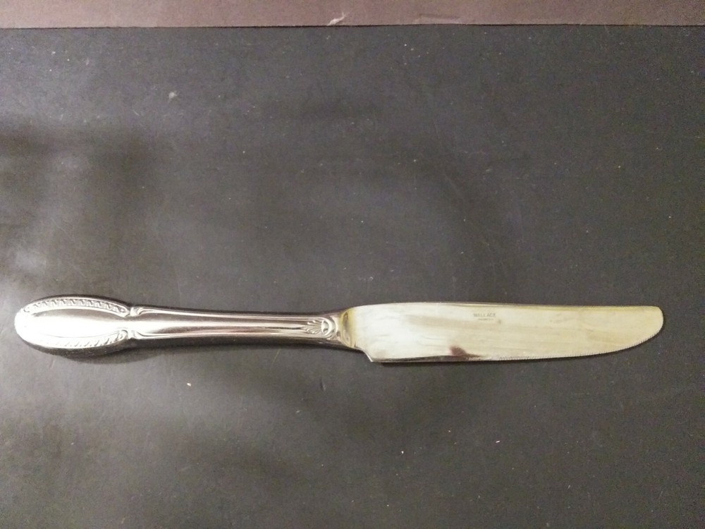 Wallace Venetian (smooth, dot tip) Stainless 9 3/4" Dinner Knife