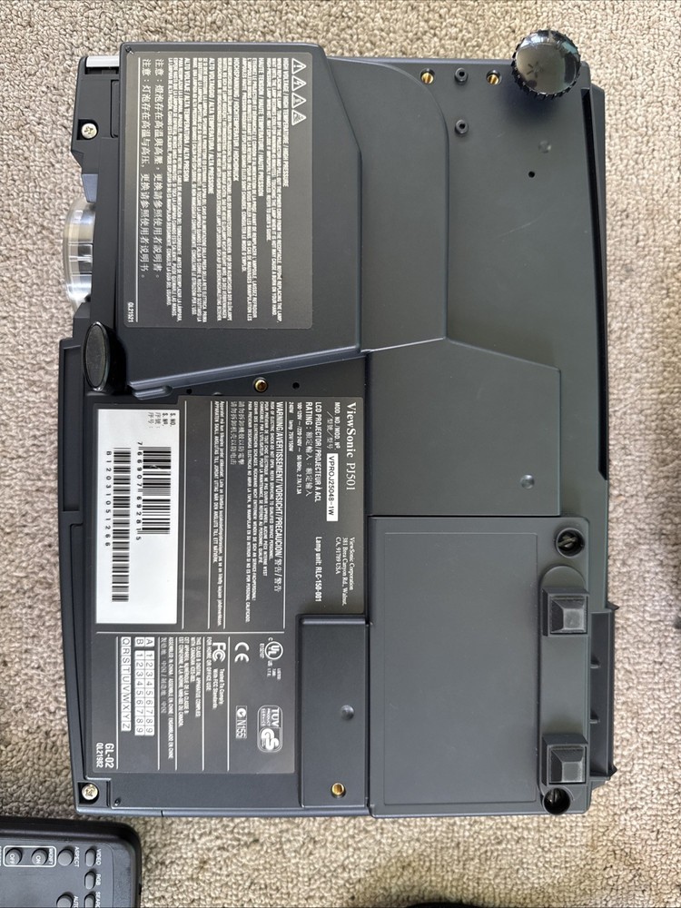 ViewSonic PJ501 3 Panel LCD Digital Multimedia Projector VPROJ25048-1W With Case