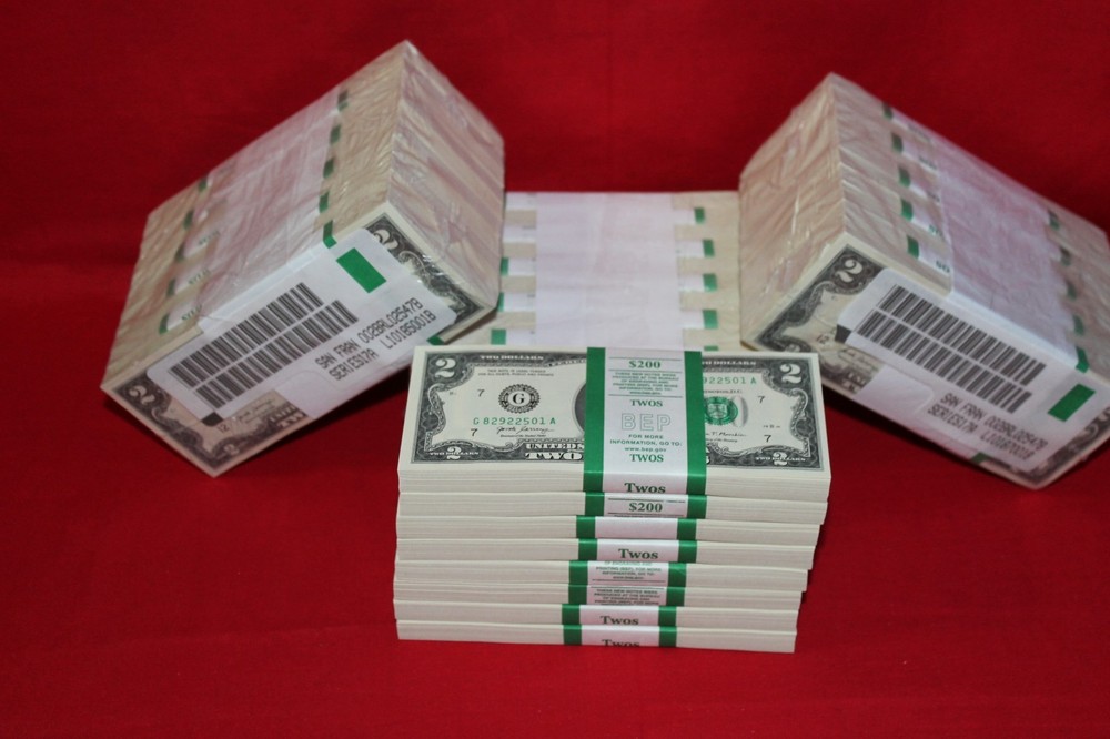 TWO DOLLAR BILL UNCIRCULATED CRISP $2 NOTES SEQUENTIAL ORDER PROTECTIVE SLEEVE