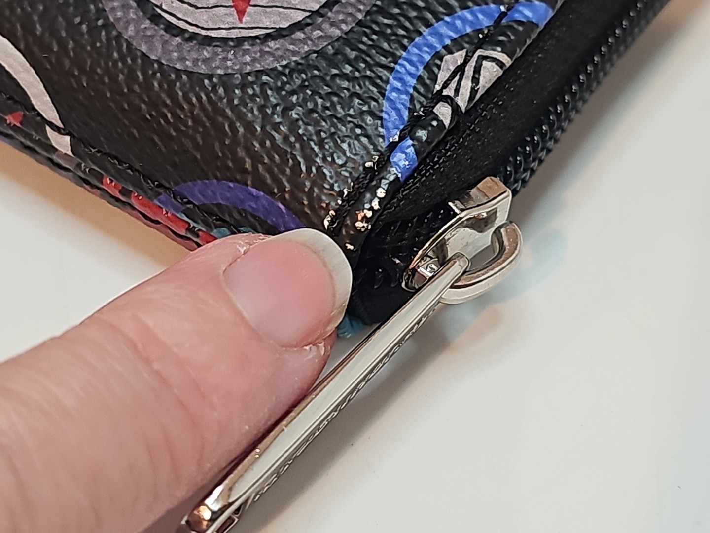 Loungefly Marvel Avengers Infinity War Icons Clutch Zip Around Wallet RARE 2018