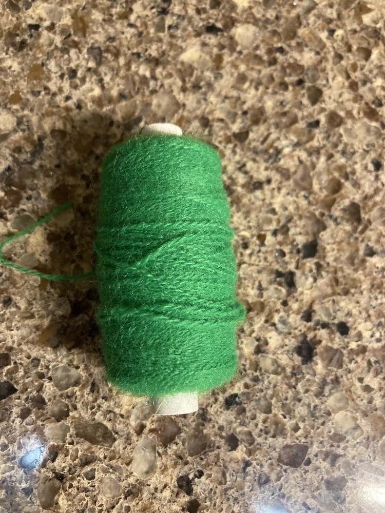 DEE LITE Red Label Punch Needle Thread Spools All Different Colors.