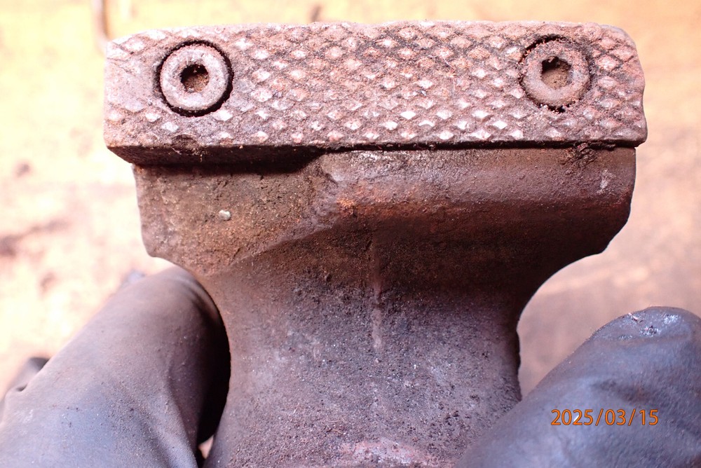 OLDER WILTON BULLET BENCH VISE FUNCTIONAL BUT HAS ISSUES