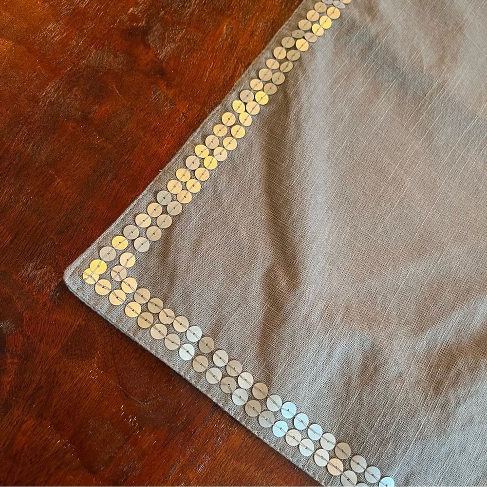 Table runner grey & silver sequins